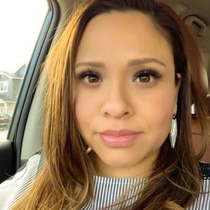 Meet your Posher, Elissa